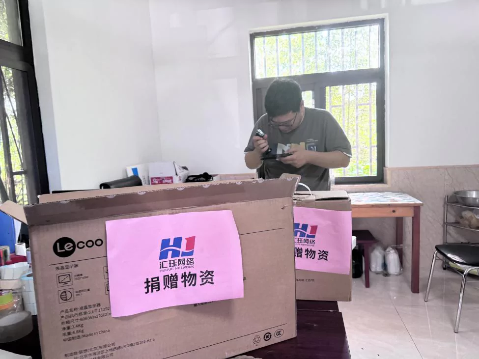 汇珏集团为奉贤庄行镇邬桥教堂捐赠物资献爱心