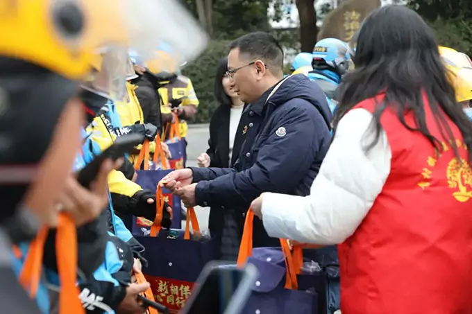 暖“新”行动心意满满，“骑”乐融融共迎新春