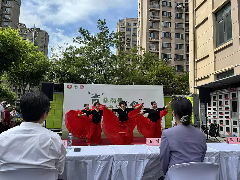 汇珏科技集团助力青村镇社区长者食堂启用，爱心捐赠温暖人心