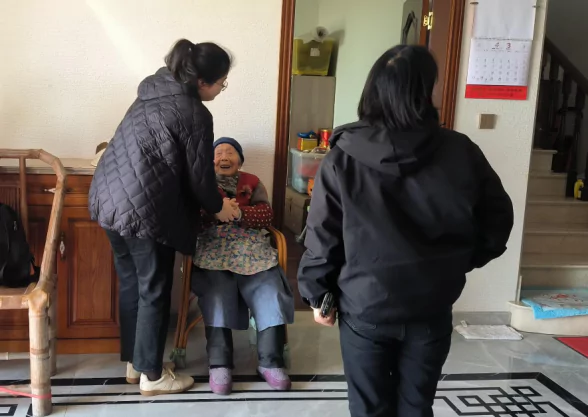 汇珏科技集团出资助力陶宅村百岁老人家具换新传递敬老温情