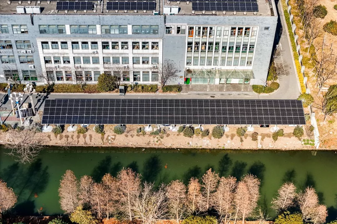 适合不同应用场景的光伏车棚系统介绍