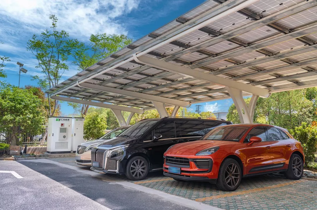 适合不同应用场景的光伏车棚系统介绍
